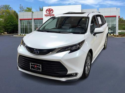 2024 Toyota Sienna XLE