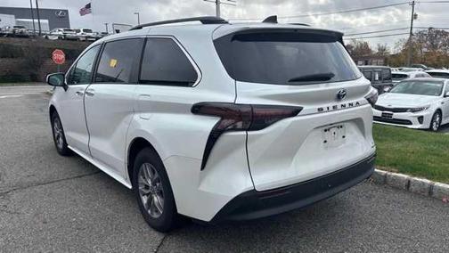 2024 Toyota Sienna XLE