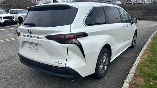 2024 Toyota Sienna XLE