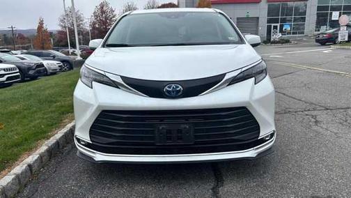 2024 Toyota Sienna XLE