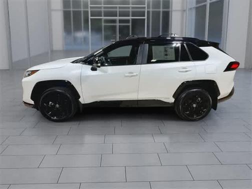 2022 Toyota RAV4 Hybrid SE
