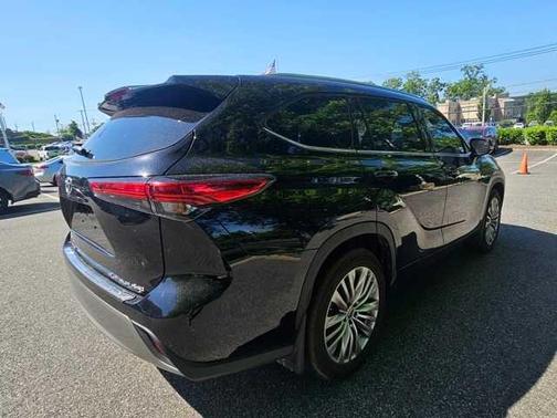 2022 Toyota Highlander Platinum