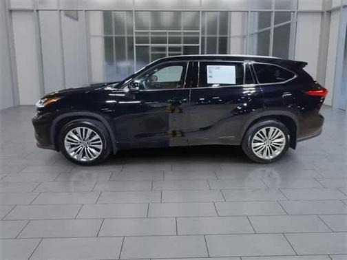 2022 Toyota Highlander Platinum