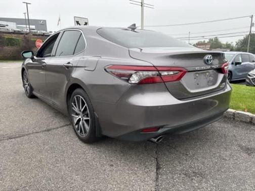2022 Toyota Camry Hybrid XLE