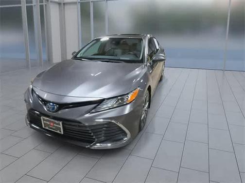 2022 Toyota Camry Hybrid XLE