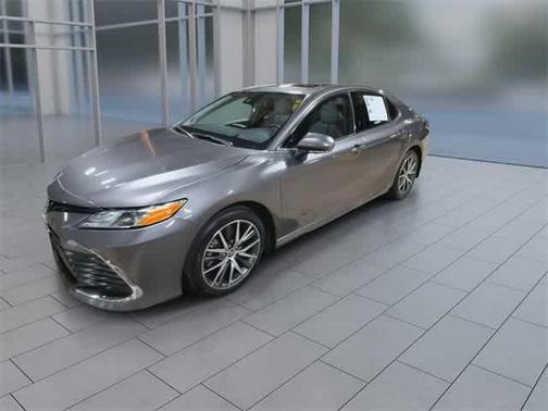 2022 Toyota Camry Hybrid XLE