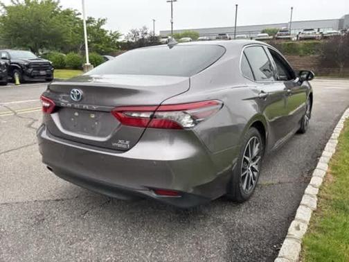 2022 Toyota Camry Hybrid XLE