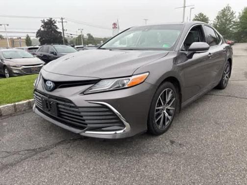 2022 Toyota Camry Hybrid XLE