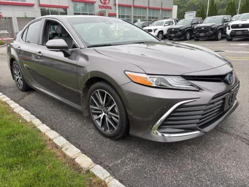 2022 Toyota Camry Hybrid XLE