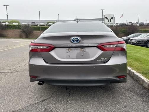 2022 Toyota Camry Hybrid XLE