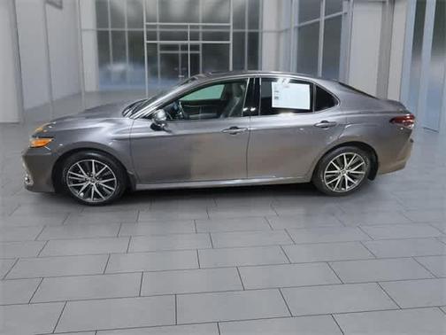 2022 Toyota Camry Hybrid XLE