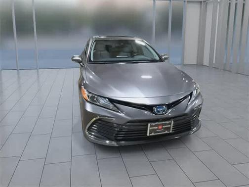 2022 Toyota Camry Hybrid XLE