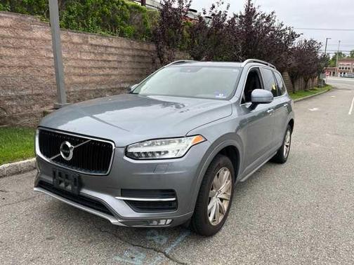 2016 Volvo XC90 T6 Momentum