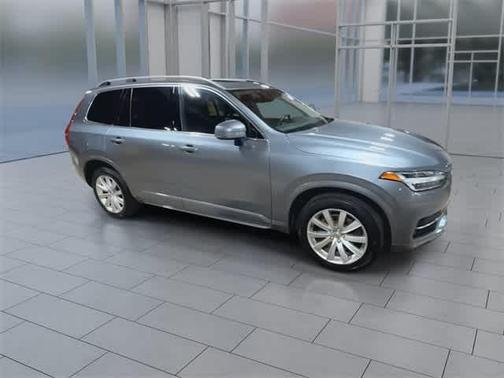 2016 Volvo XC90 T6 Momentum