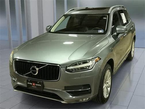 2016 Volvo XC90 T6 Momentum