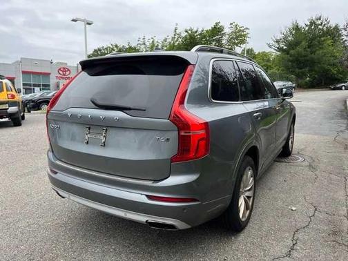 2016 Volvo XC90 T6 Momentum