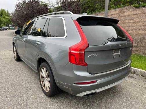 2016 Volvo XC90 T6 Momentum