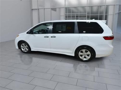 2020 Toyota Sienna SE