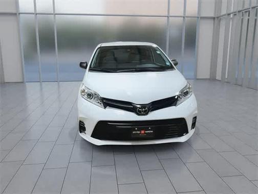 2020 Toyota Sienna SE