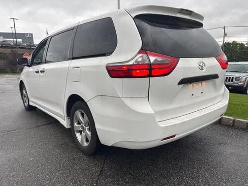 2020 Toyota Sienna SE