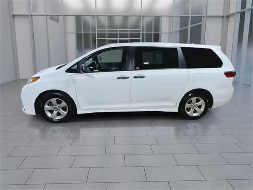 2020 Toyota Sienna SE