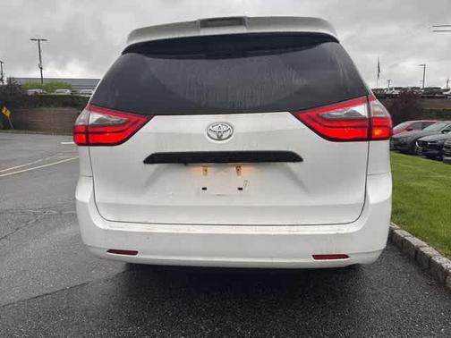 2020 Toyota Sienna SE