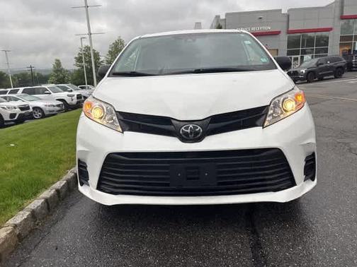 2020 Toyota Sienna SE