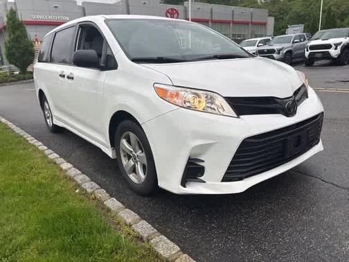 2020 Toyota Sienna SE