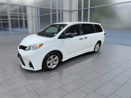 2020 Toyota Sienna SE