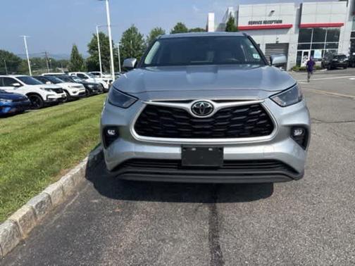 2022 Toyota Highlander LE