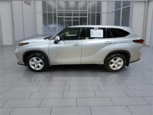 2022 Toyota Highlander LE