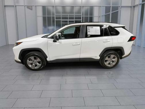 2022 Toyota RAV4 Hybrid LE