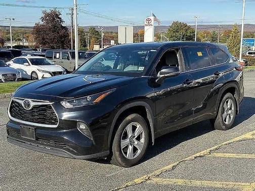 2022 Toyota Highlander LE