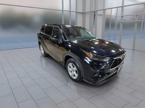 2022 Toyota Highlander LE