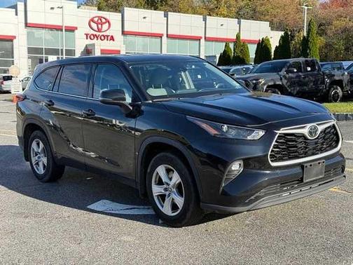 2022 Toyota Highlander LE