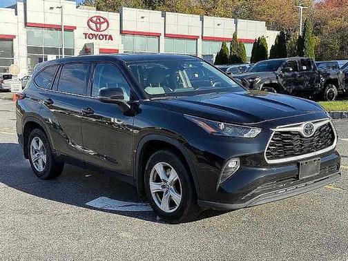 2022 Toyota Highlander LE