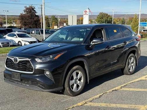 2022 Toyota Highlander LE
