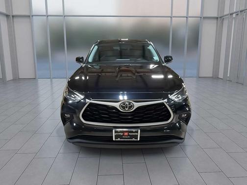 2022 Toyota Highlander LE