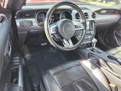 2022 Ford Mustang ECOBOOST PREMIUM