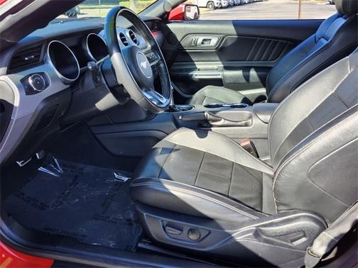 2022 Ford Mustang ECOBOOST PREMIUM