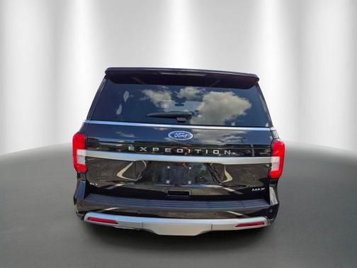 AGATE BLACK METALLIC 2024 Ford Expedition XLT