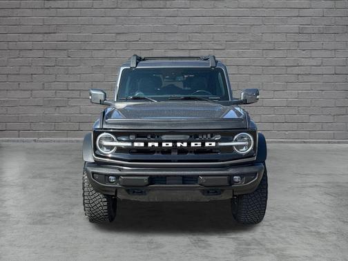 Carbonized Gray Metallic 2023 Ford Bronco Outer Banks