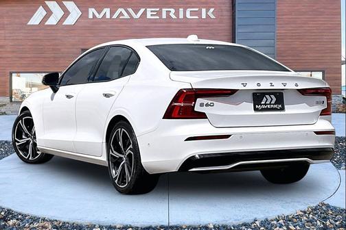 Crystal White Metallic 2023 Volvo S60 B5 Plus Dark Theme