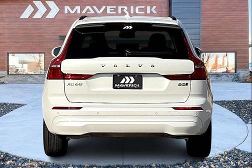 2022 Volvo XC60 B5 Momentum