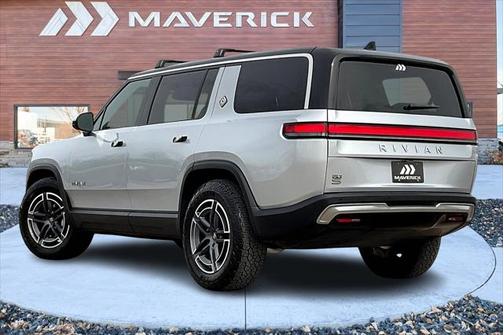 2025 Rivian R1S Adventure