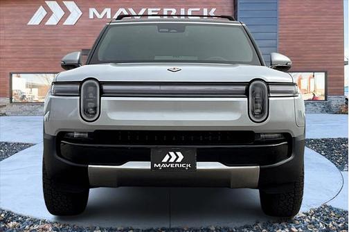 2025 Rivian R1S Adventure