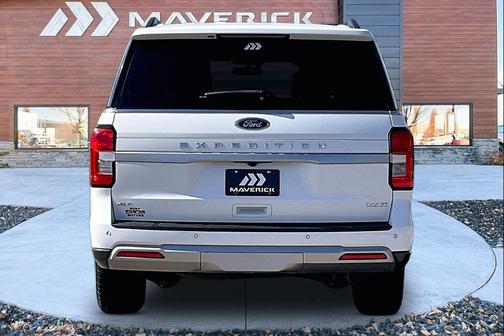 Oxford White 2023 Ford Expedition Max XLT