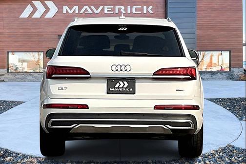 2022 Audi Q7 45 Premium Plus