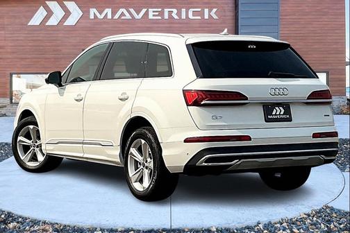 2022 Audi Q7 45 Premium Plus