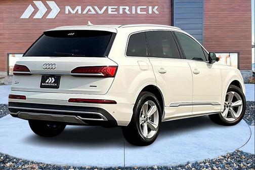 2022 Audi Q7 45 Premium Plus